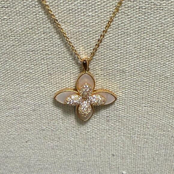 NWOT Clover Flower GoldTone Pendant Necklace & Matching Post Earrings. - Picture 4 of 9